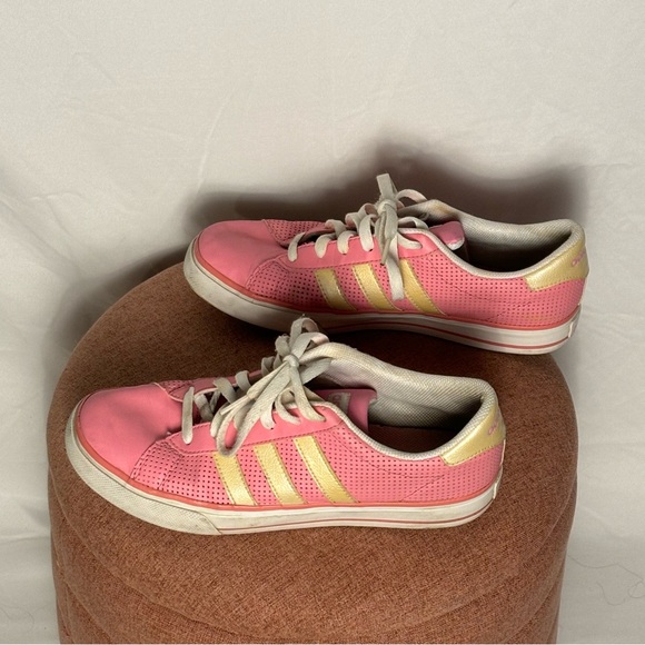 Pink and gold Adidas - Picture 4 of 4